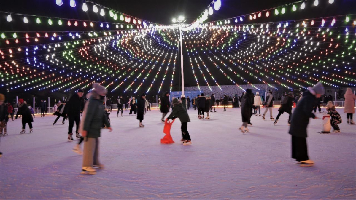 Новогодние каникулы в Астане: где будут ледовые горки, катки, и праздничные локации для фото
