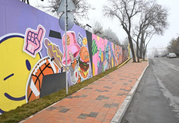 Стрит-арт галерею создали на заброшенном участке в Алматы