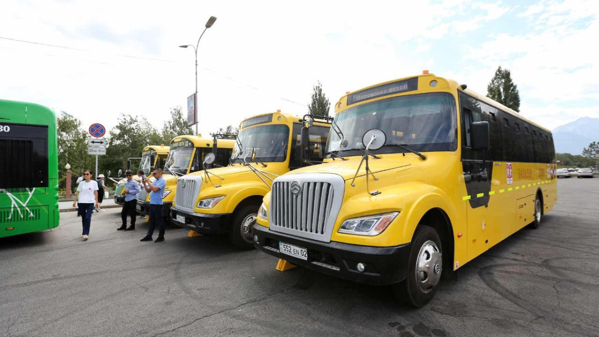 Дополнительно 100 школьных автобусов для школьников Алматы предлагается закупить  в 2024 году