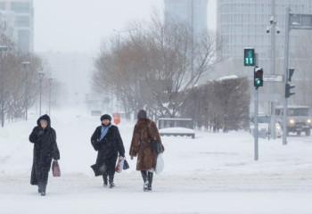 Штормовое предупреждение объявлено на большей части Казахстана