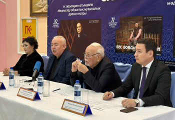 Әуезов театры Маңғыстау облысына гастрольмен келді