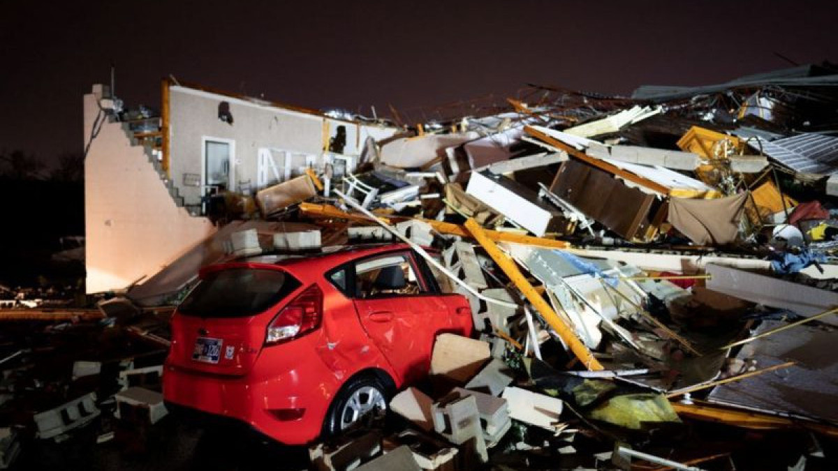В США шесть человек погибли в результате торнадо и шторма