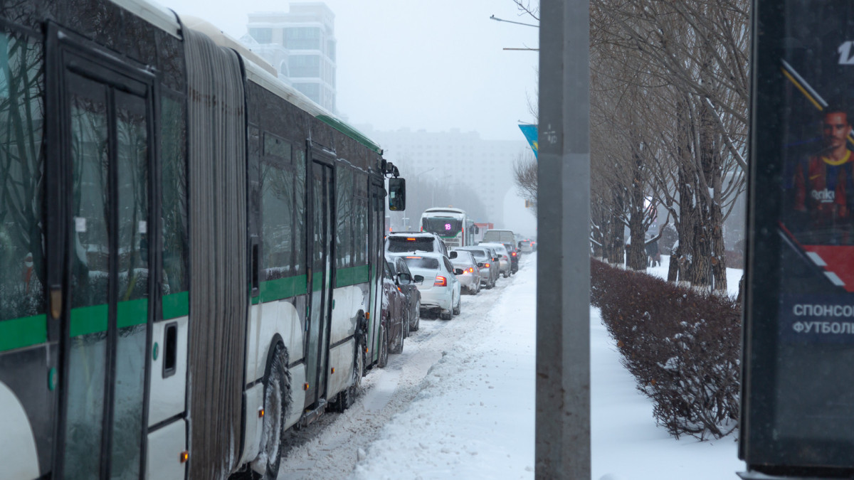 Астанада қала маңына қатынайтын бірқатар автобус тоқтатылды