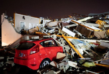 Tennessee tornadoes leave at least 6 dead
