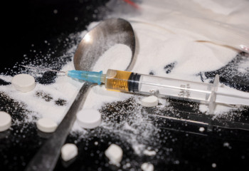 В Казахстане не хватает клиник для лечения наркозависимых - депутат Мажилиса