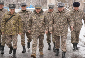 Қорғаныс министрінің орынбасары Алматы гарнизонын тексерді