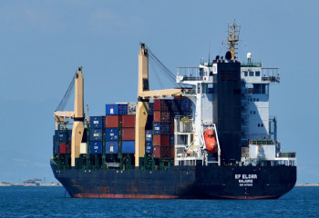 «Шетелге тапсырыс беруге мәжбүрміз». Смайылов теңіз порттарының мәселесін көтерді