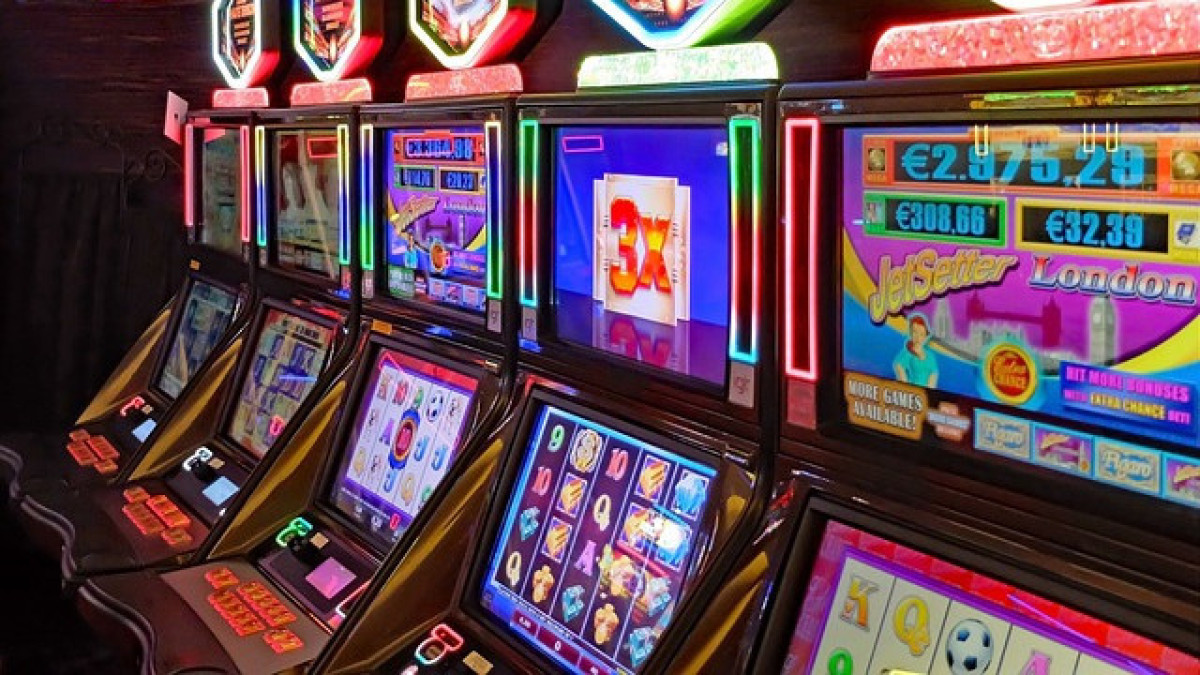 В Жанаозене преступная группа заработала 77 млн тенге на азартных играх