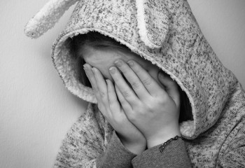 «5 жасымда зорлады». Құқық қорғаушы Ләззат Рақышева құпиясын айтты