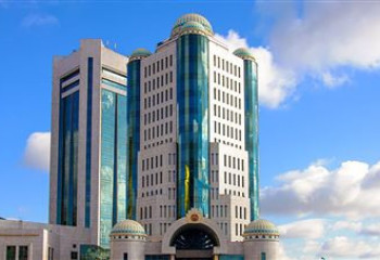 Сенат одобрил поправки в законодательство по внедрению спецсоцвыплаты 