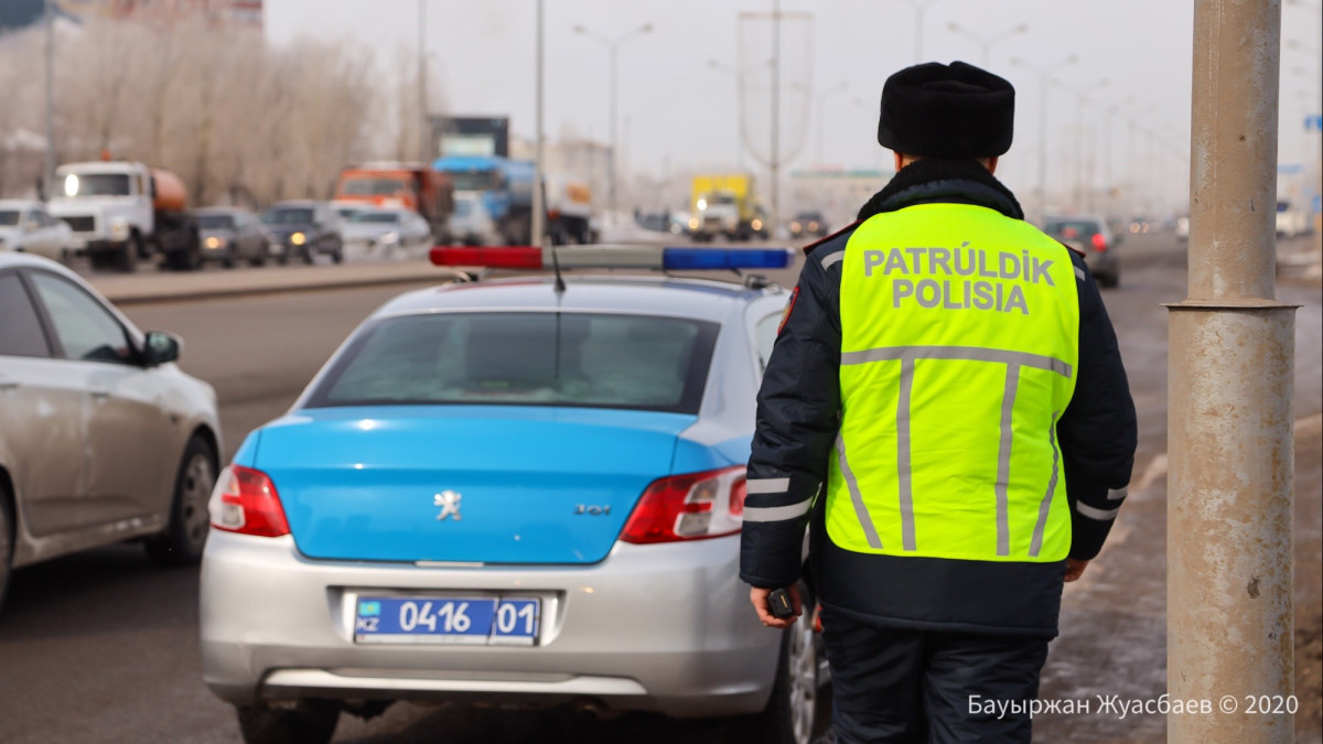 В Астане семь водителей осудили за попытку дачи взятки сотрудникам дорожной полиции