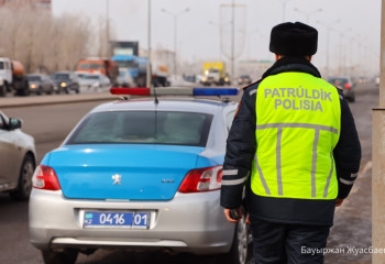 В Астане семь водителей осудили за попытку дачи взятки сотрудникам дорожной полиции