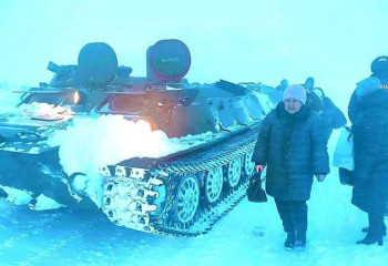 В Жамбылской области военные вызволяют водителей и пассажиров из снежного плена