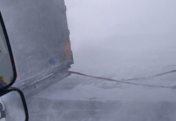 Жетісу облысының құтқарушылары жүкті әйелді қар құрсауынан алып шықты