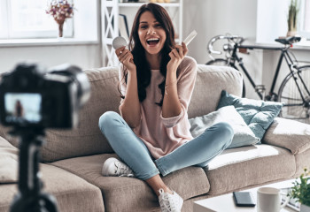 «Қант диабетін, қатерлі ісікті емдейді»: Жұлдыздар мен блогерлер жалған жарнама жасаған