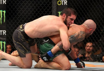 UFC-дегі жыл жекпе-жегі анықталды