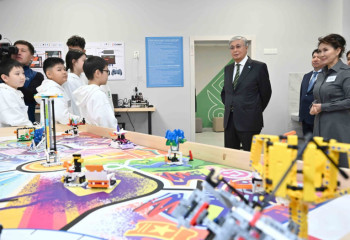 Токаев посетил гимназию, построенную на конфискованные у коррупционеров деньги