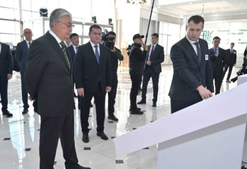 Tokayev visits enterprise that supplied over 200 tons of refined gold to NB