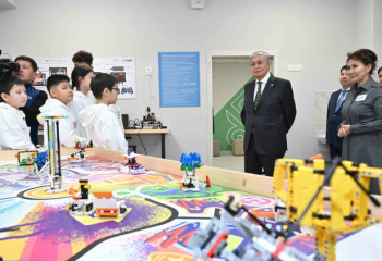 Тоқаев жемқорлардан тәркіленген қаржыға салынған мектепте болды