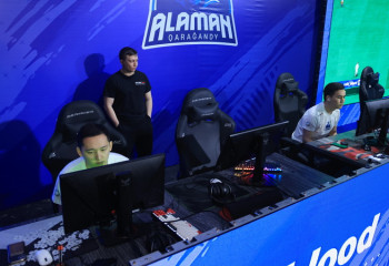 Лучших игроков в Counter-Strike 2 и киберфутбол определяют на турнире в Караганде