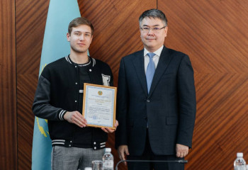 Водолазам, которые в ледяной воде спасали Атырау от ЧП, вручили награды