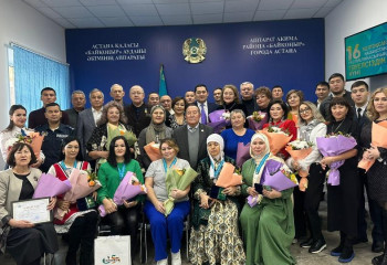 Порядка 100 многодетных матерей Астаны наградили знаками «Алтын алқа» и «Күміс алқа»