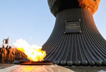 Астанада саяси қуғын-сүргін және ашаршылық құрбандарына тағзым жасалды