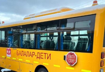 Образовательным учреждениям области Абай выданы новые автобусы