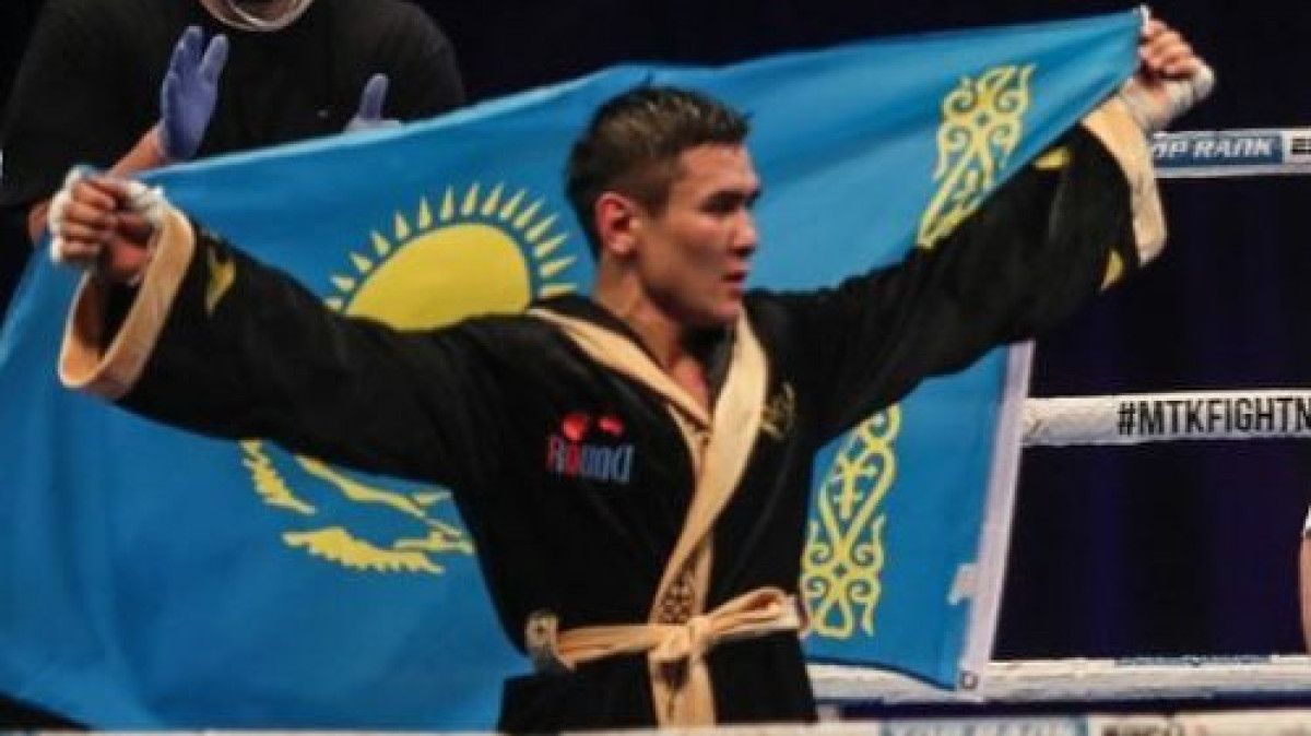 Казахстанский боксер победил бывшего чемпиона с 18 победами в Англии