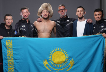 Шавкат Рахмонов досрочно победил Стивена Томпсона