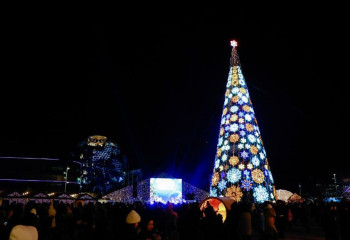 Астанада елорданың бас шыршасы жағылды