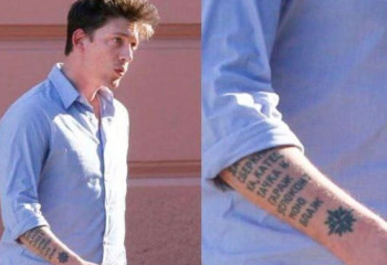 Хата, дача и сберкнижка: что за тату сделал себе советник президента Аргентины