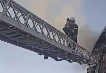 Павлодарские пожарные спасли ребенка из горящей квартиры