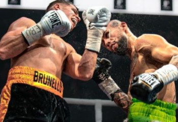 Непобежденного боксера нокаутировали в бою за титул в весе Алимханулы