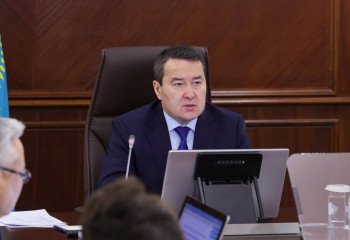 «Ұшақтардың кешігуі әдетке айналып барады». Әлихан Смайылов шындықты айтты