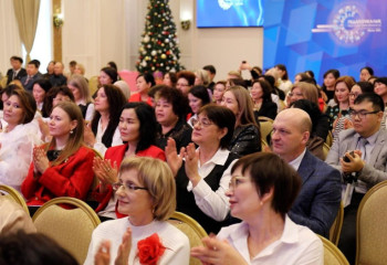 Еліміздегі 100 педагог 6 млн теңге сыйақы алды