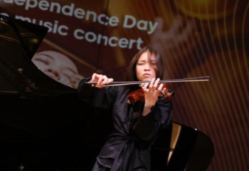 Kazakh Violinist Performed in Bangkok
