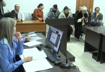 «Принял звонок умирающей за шутку»: в Актобе судят оператора ДЧС