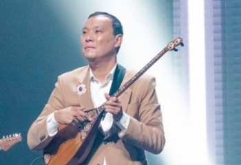 Танымал күйші Дубайда домбыра академиясын ашты