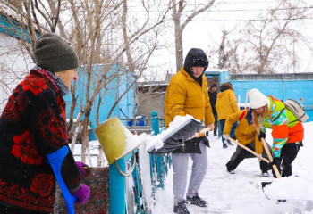 Астанада волонтерлер қарт кісілерге көмек көрсетті