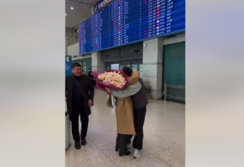 Алты жылдан кейінгі кездесу: анасы мен баласының кездесуі көпшілікті елжіретті