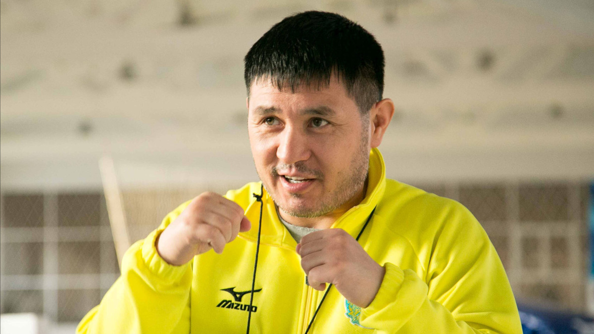 Өзбек боксшылары тойда Мырзағали Айтжановты аспанға лақтырды