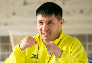 Өзбек боксшылары тойда Мырзағали Айтжановты аспанға лақтырды