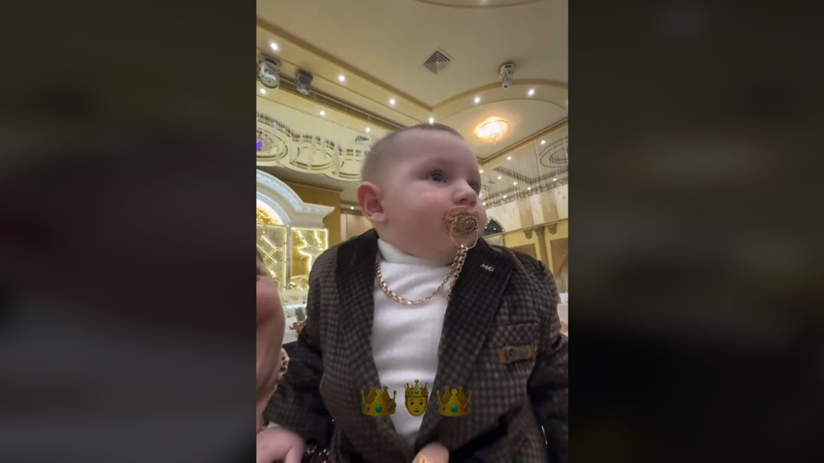 Соска из золота у годовалого малыша удивила казахстанцев