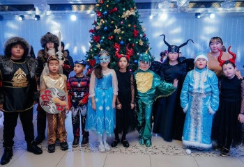 Новогодние елки от имени Президента проходят во всех регионах Казахстана