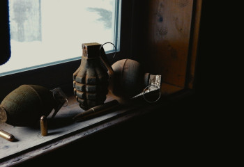 Неизвестный бросил гранату на вечеринке журналистов Русской службы «Би-би-си» в Риге