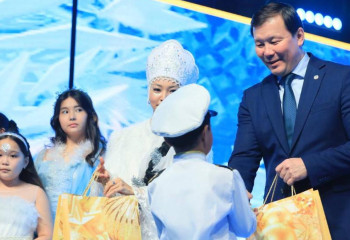 200 детей приняли участие в  Президентской елке в Актобе