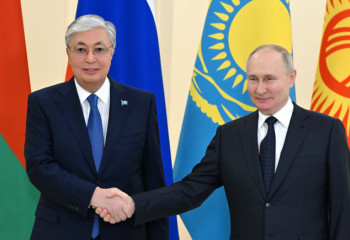 Глава государства прибыл в президентскую библиотеку имени Б.Н.Ельцина