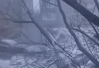 В Тобыле снесло крышу многоэтажки: жуткие кадры появились в сети