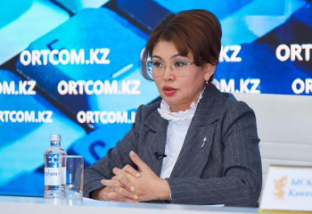 Аида Балаева Akon-ға іш киім лақтырған қыздарды айыптады